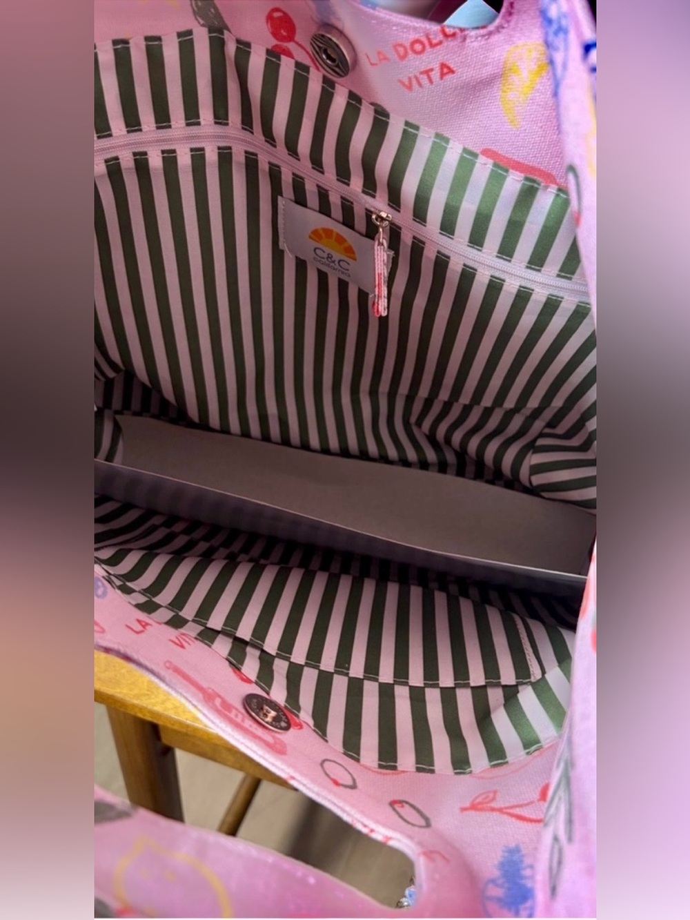 Italian Coastal Motif Tote Soft Pink with Green Stripe Interior - Picture 4 of 7